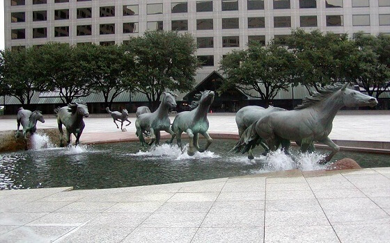 Tác phẩm điêu khắc Mustang