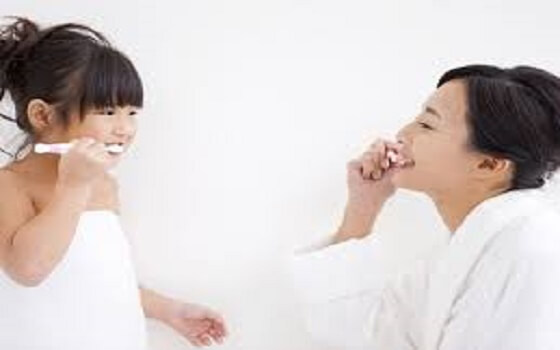 Hành động bắt chước của trẻ