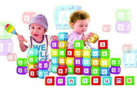 dạy con học tiếng anh bằng cách cho bé chơi với tiếng anh