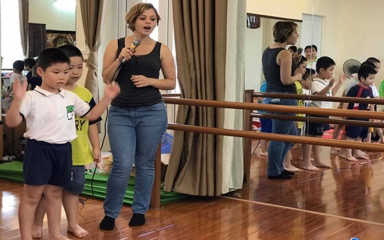 dạy con học tiếng anh bằng cách hát các bài hát tiếng anh