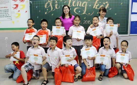 Khen ngợi, khuyến khích trẻ