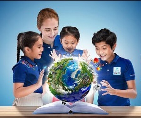 Bé học tiếng anh